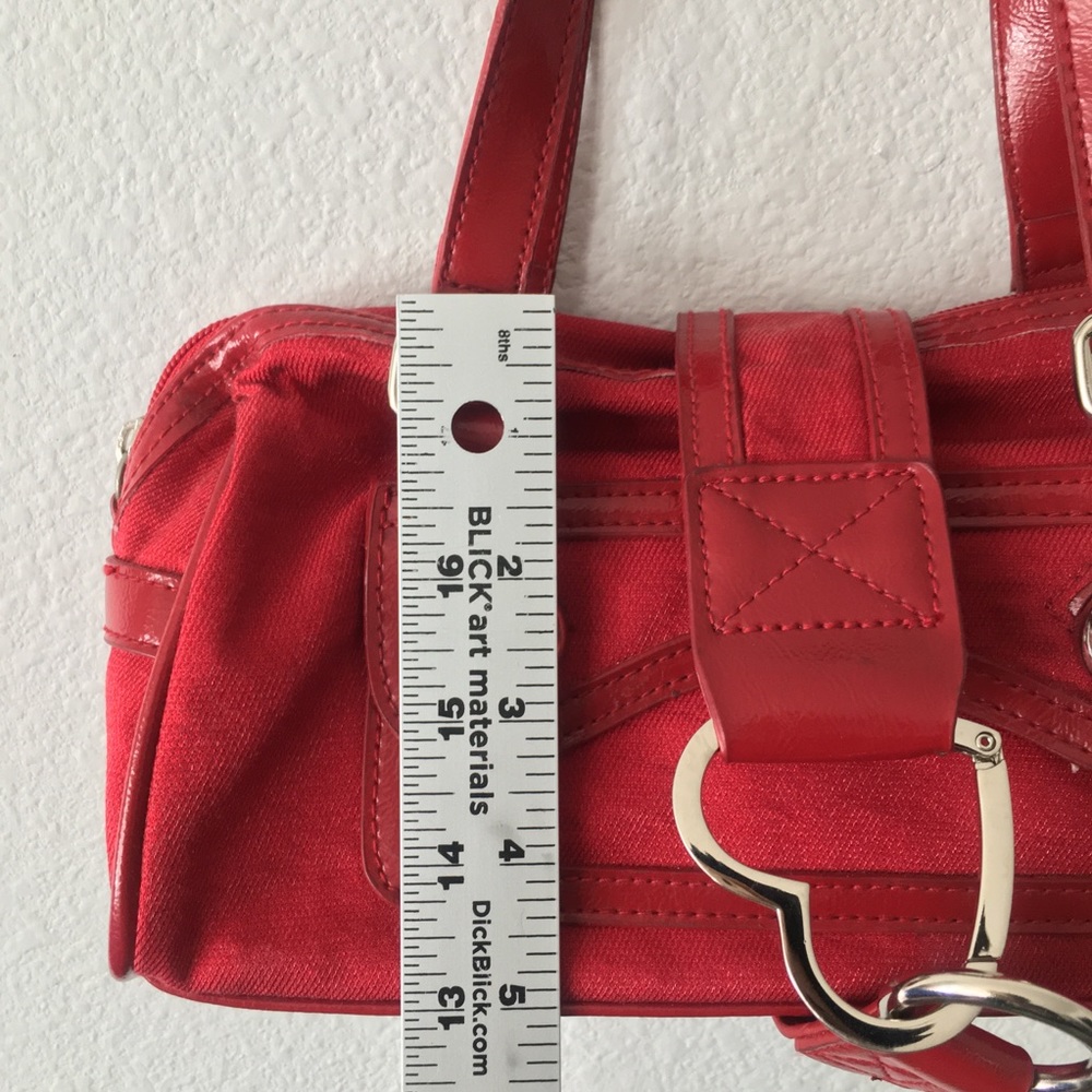 Mini Heart Barrel Bag - Picture 3 of 10